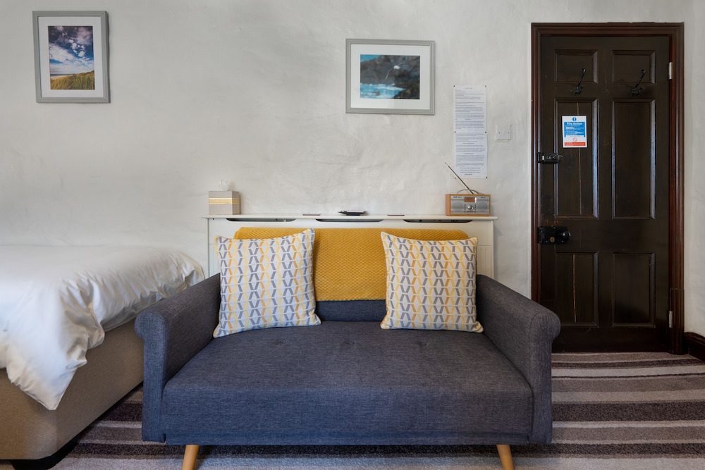 The Cedars B&B 24/56