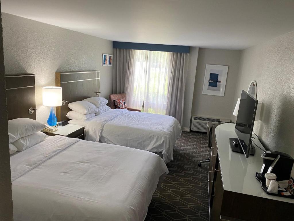 Premium, Queen Bed, Wyndham Jacksonville Hotel and Conference Center 2/2