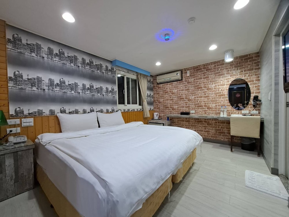 DELUXE, DOUBLE BED