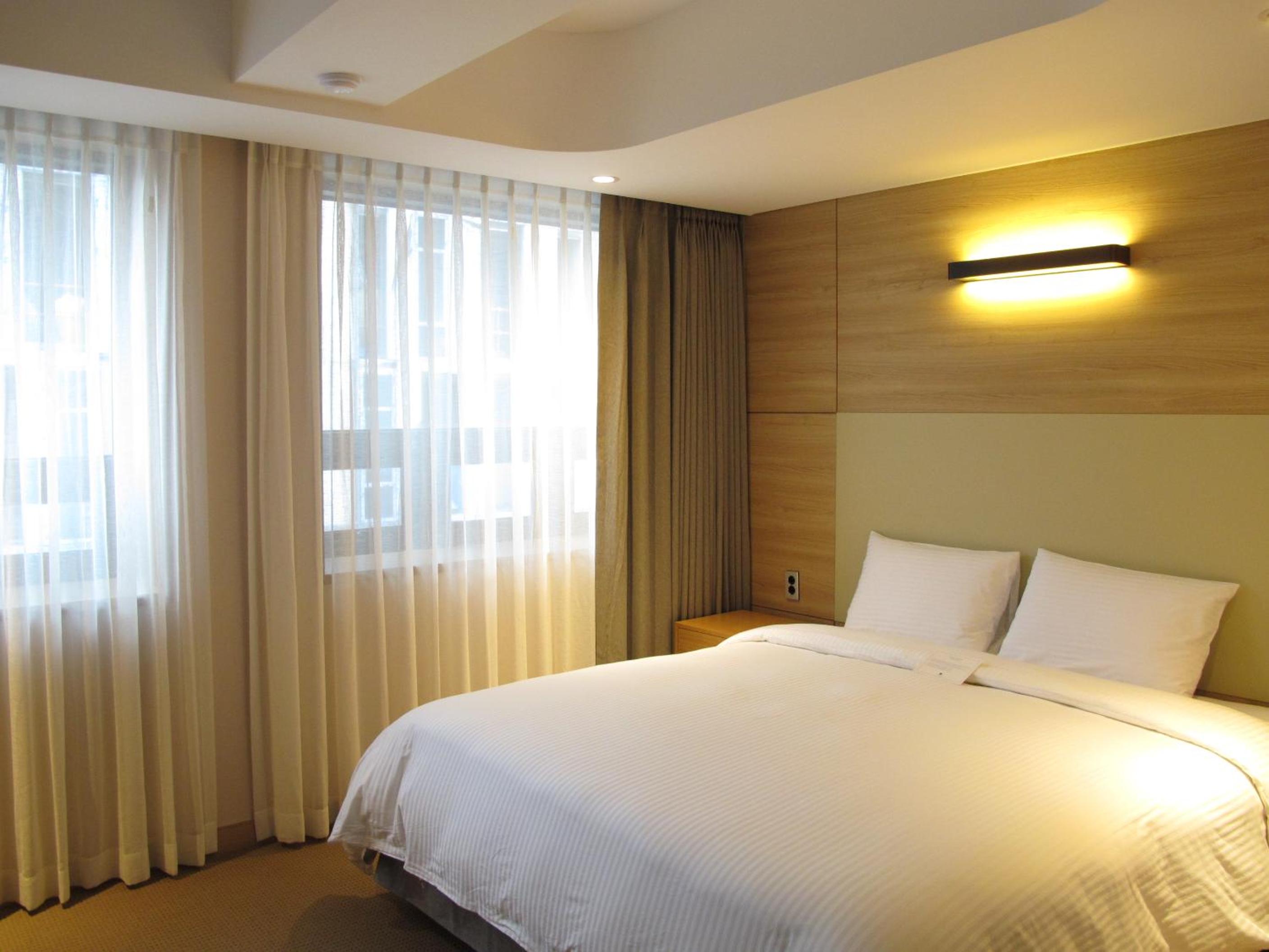 Family, Triple, 1 Single and 2 Double Beds