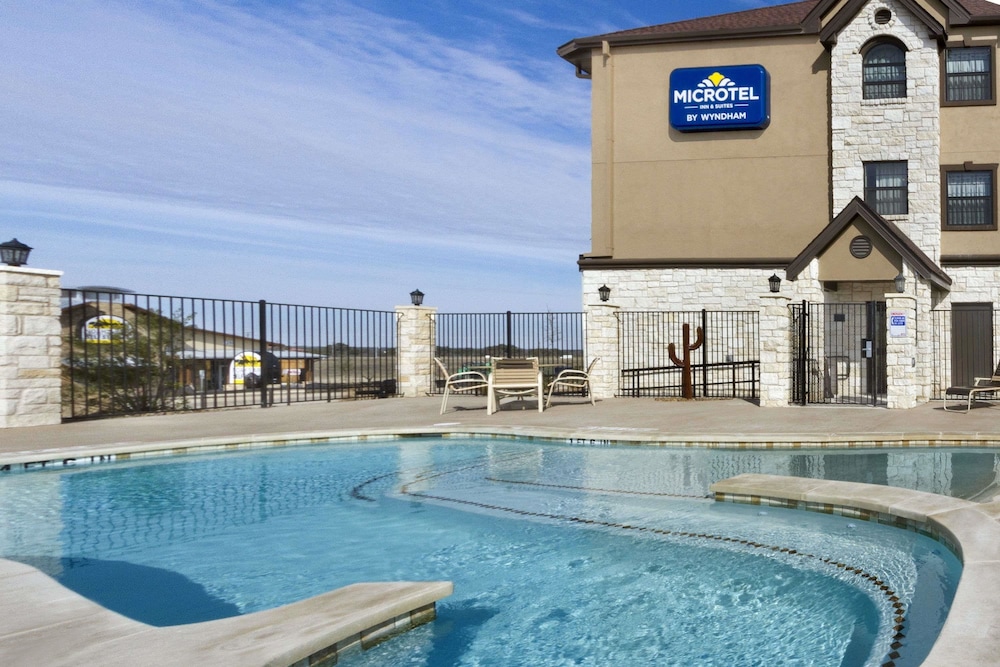 Microtel Inn and Suites By Wyndham Buda 1/40