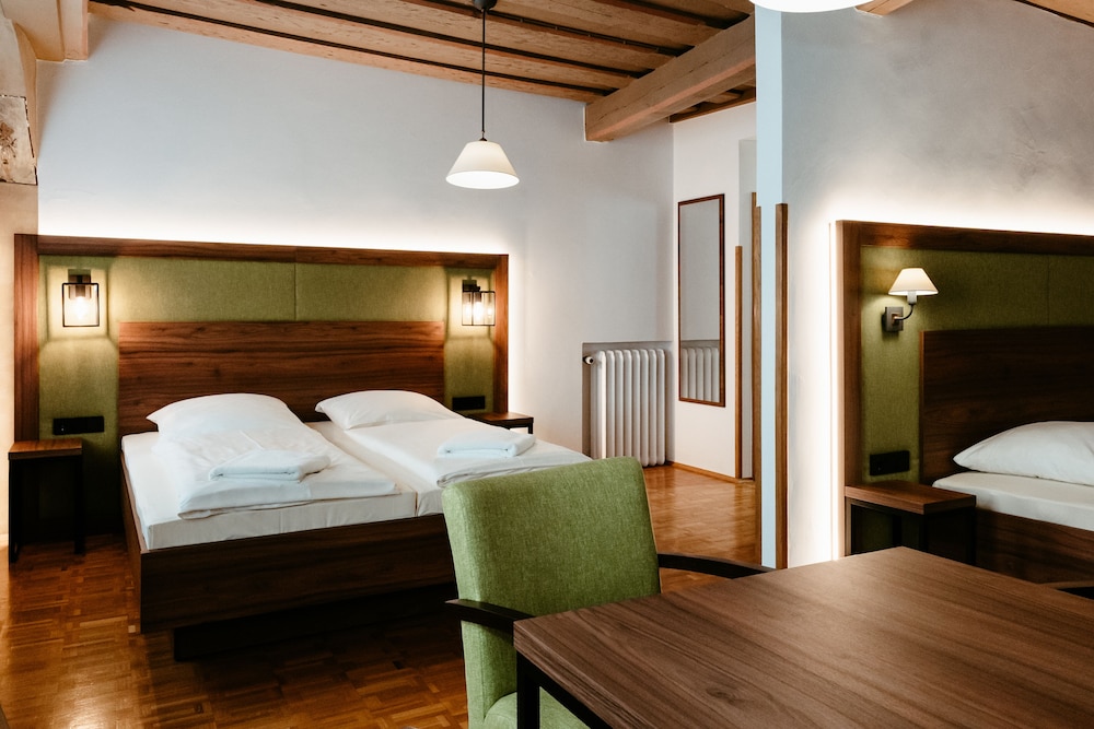 Hotel Gasthof Goldener Greifen 17/50