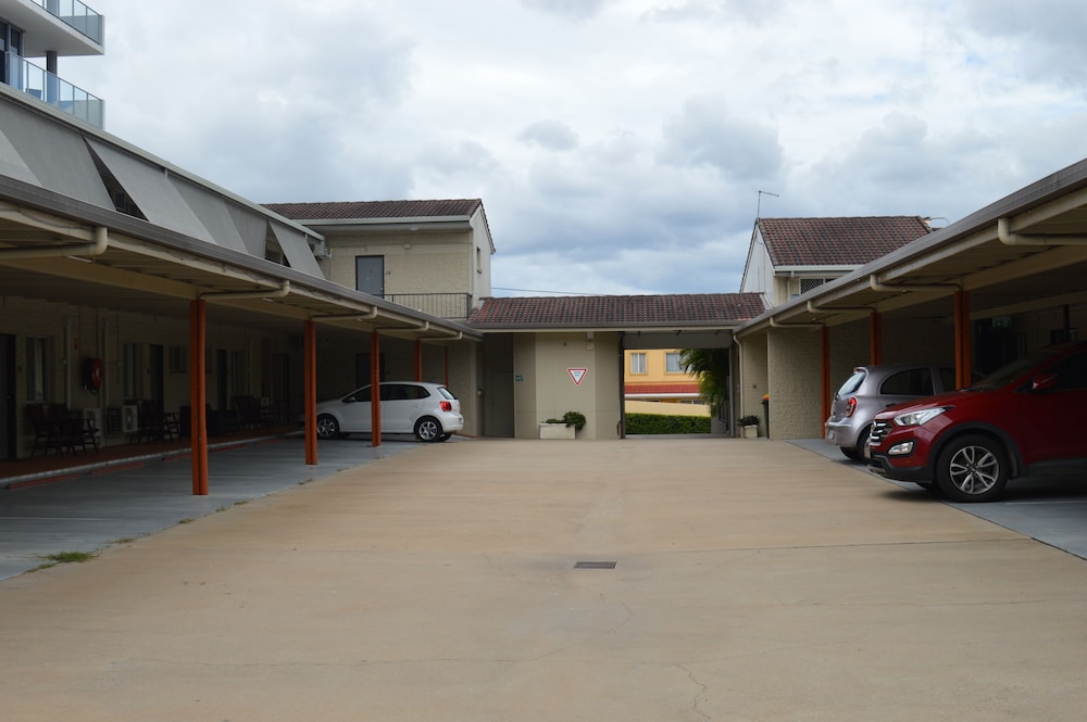 Mid City Motor Inn 37/41
