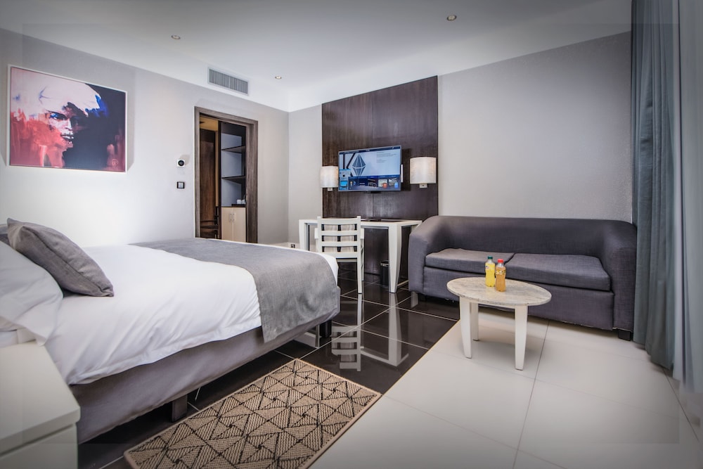 Krystal Palace Douala 10/39