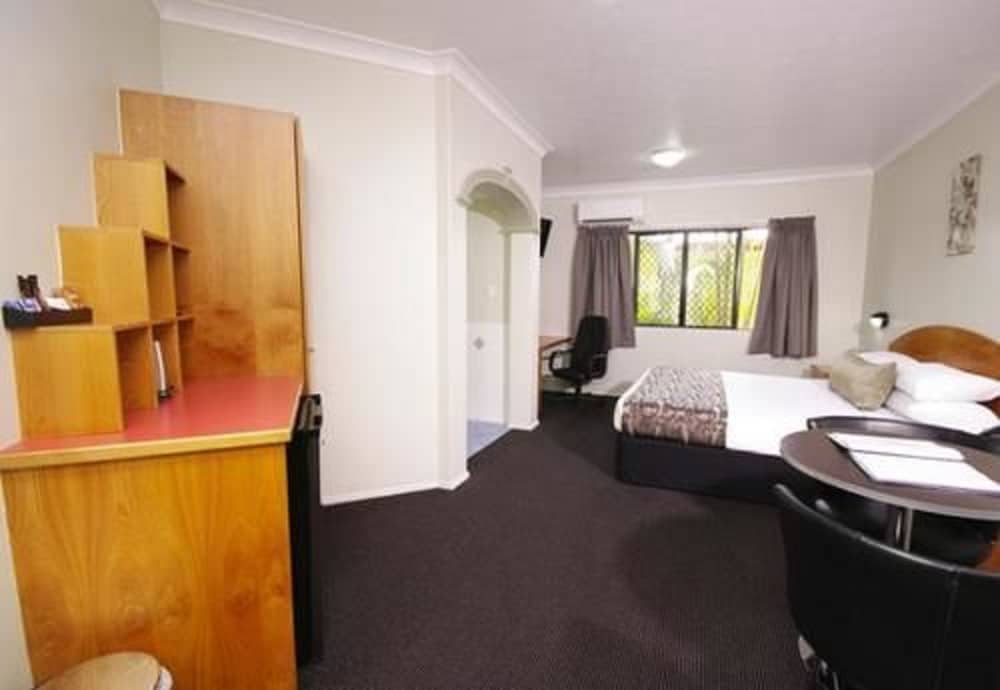 MACKAY RESORT MOTEL 38/65