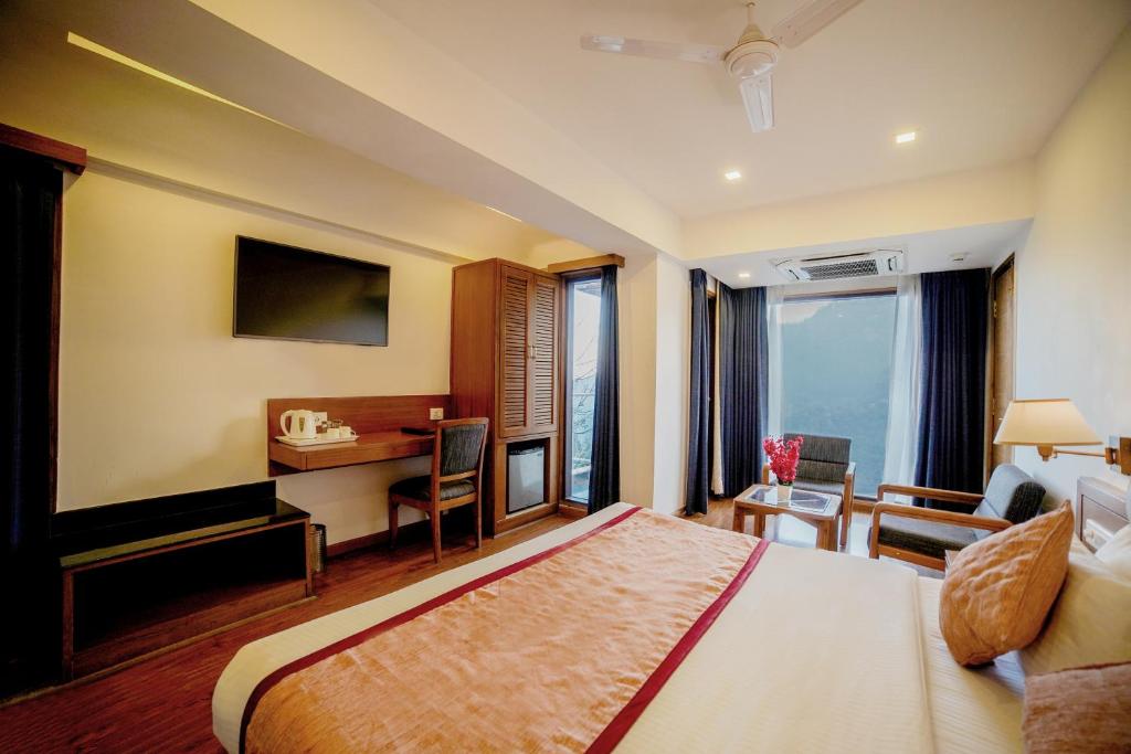 Pacific Mountain View Suite