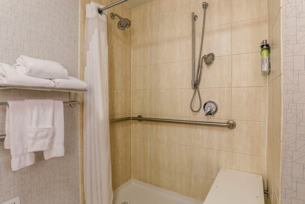 Holiday Inn Express & Suites Downtown Fort Worth 18/55