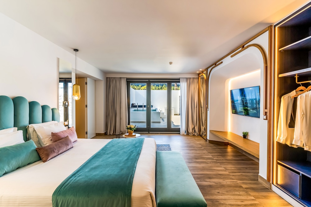 SENIOR, SUITE, INNER COURTYARD VIEW, PLUNGE POOL