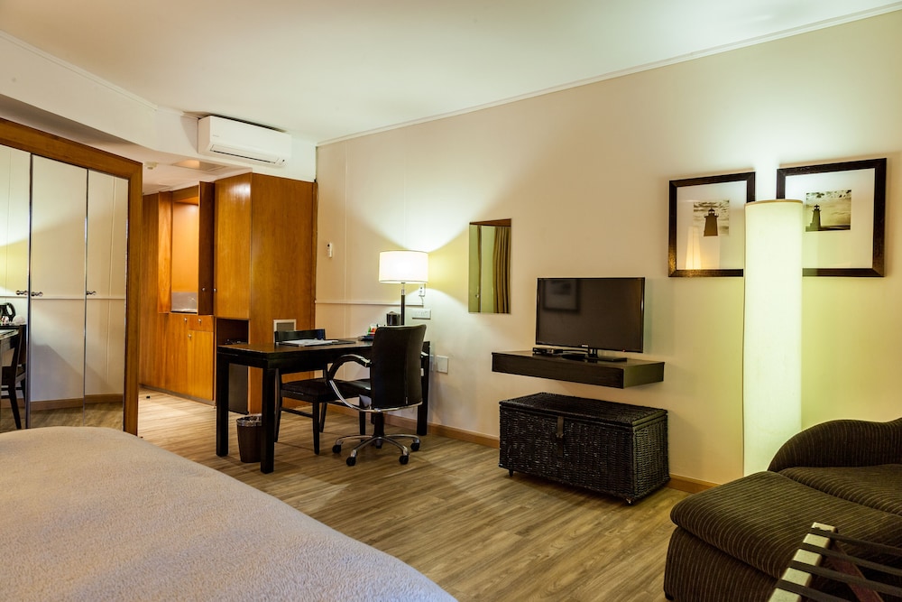 Cape Town City Accommodation the Island Club 46/69