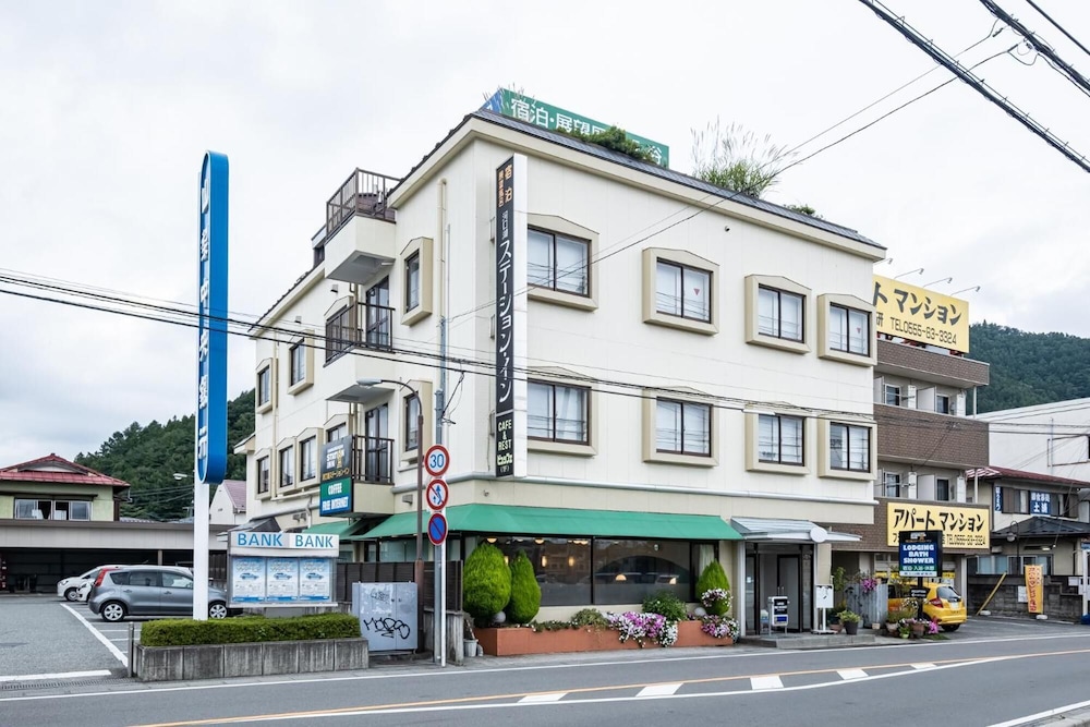 Kawaguchiko Station Inn 60/63