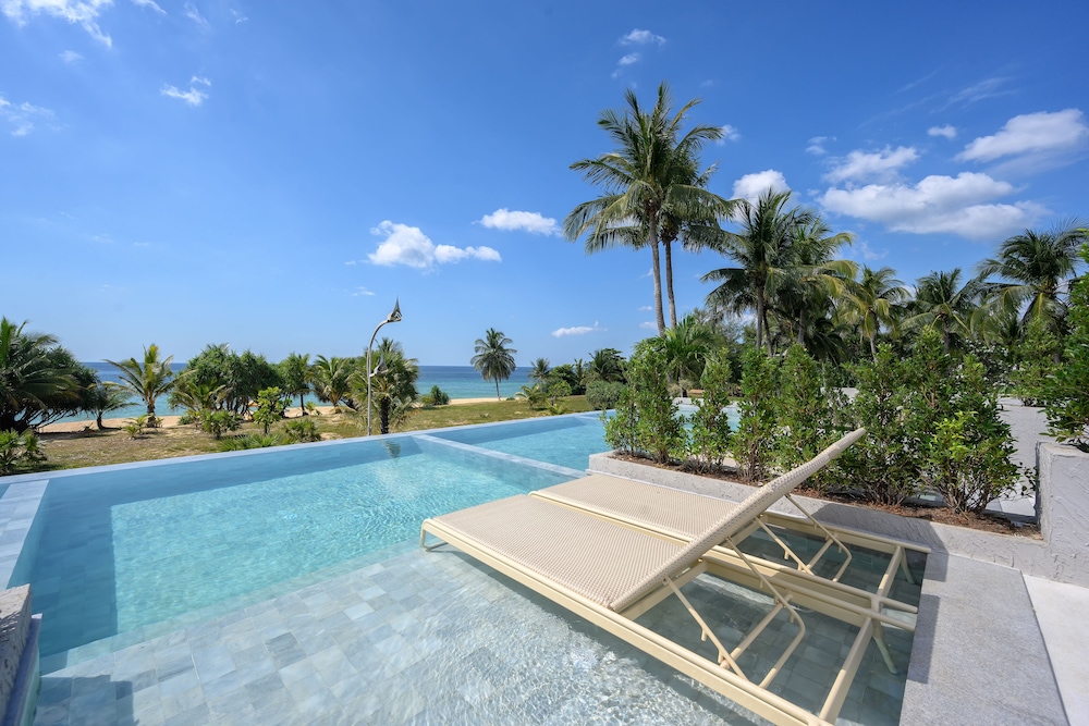 Thavorn Palm Beach Resort 36/58