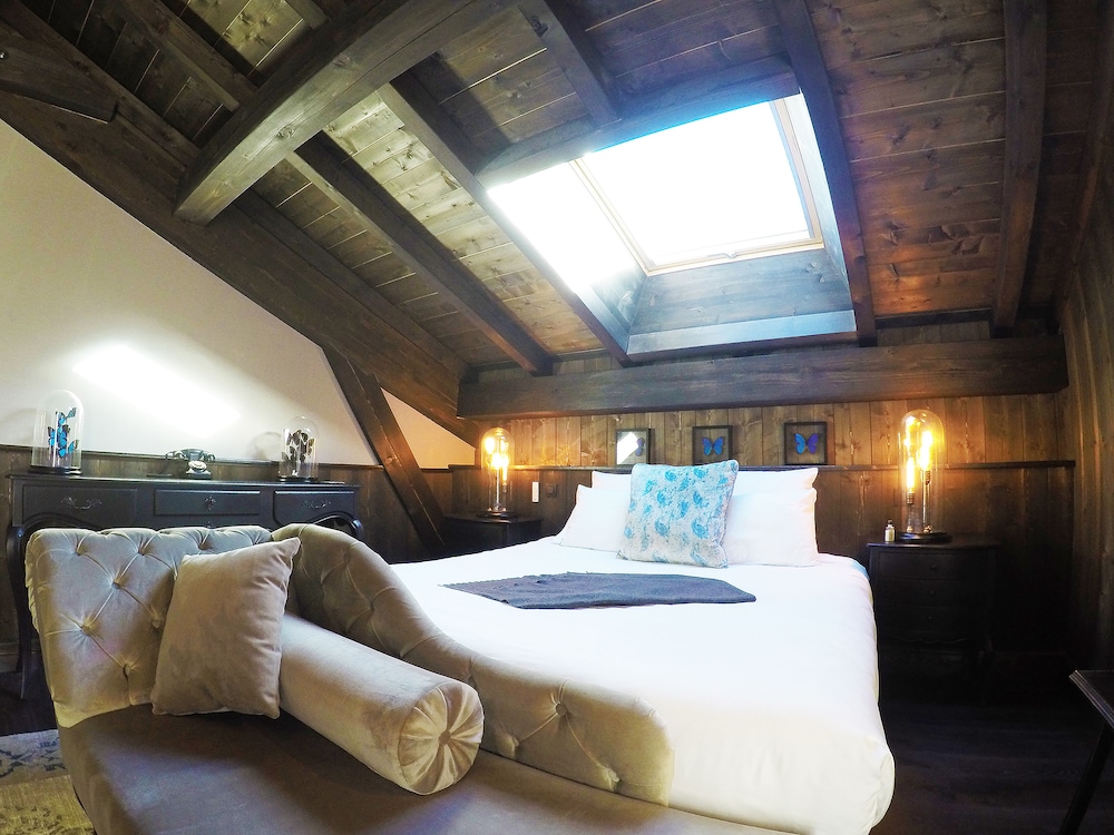 CRISTAL, SUPERIOR, DOUBLE OR TWIN BED, MOUNTAIN VIEW, BALCONY