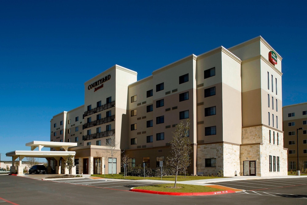 Courtyard By Marriott San Antonio Six Flags At The Rim 5/36