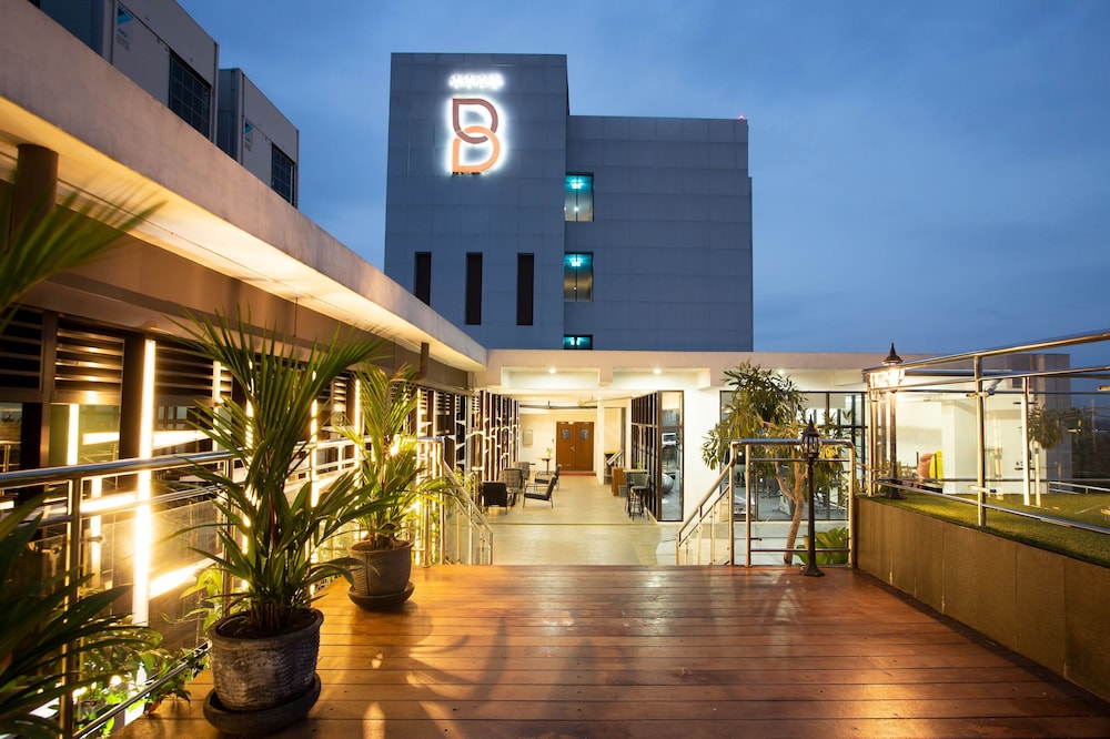 Braling Grand Hotel by Azana 6/58