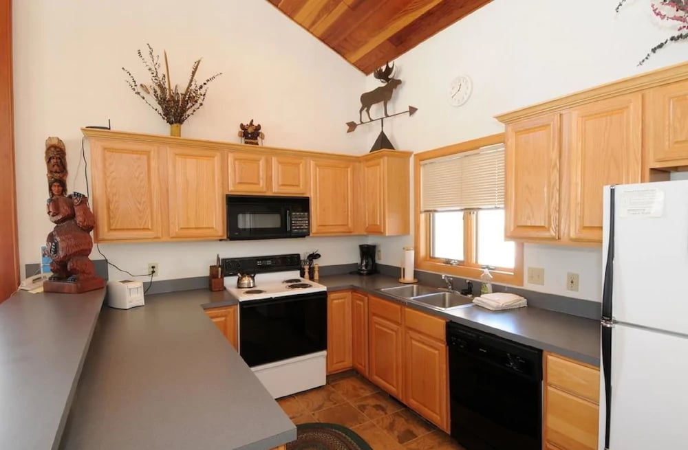 VACATION RENTALS BY BIG SKY RESORT 24/34