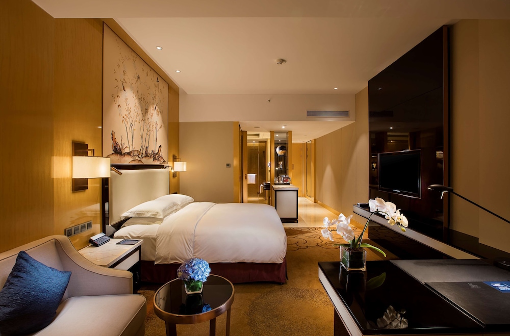 HILTON WUHAN RIVERSIDE 26/79