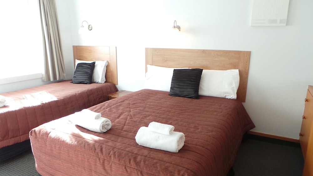 Owens Motel 28/63