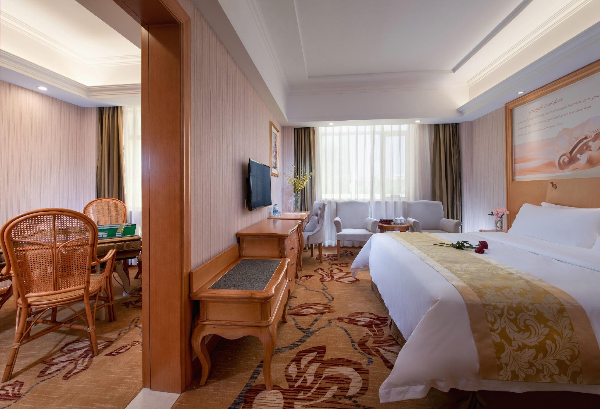 Vienna Hotel (Huizhou Danshui Baiyun Road) 33/52
