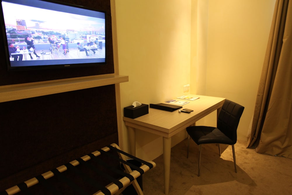 W Three Premier Hotel Makassar 24/29