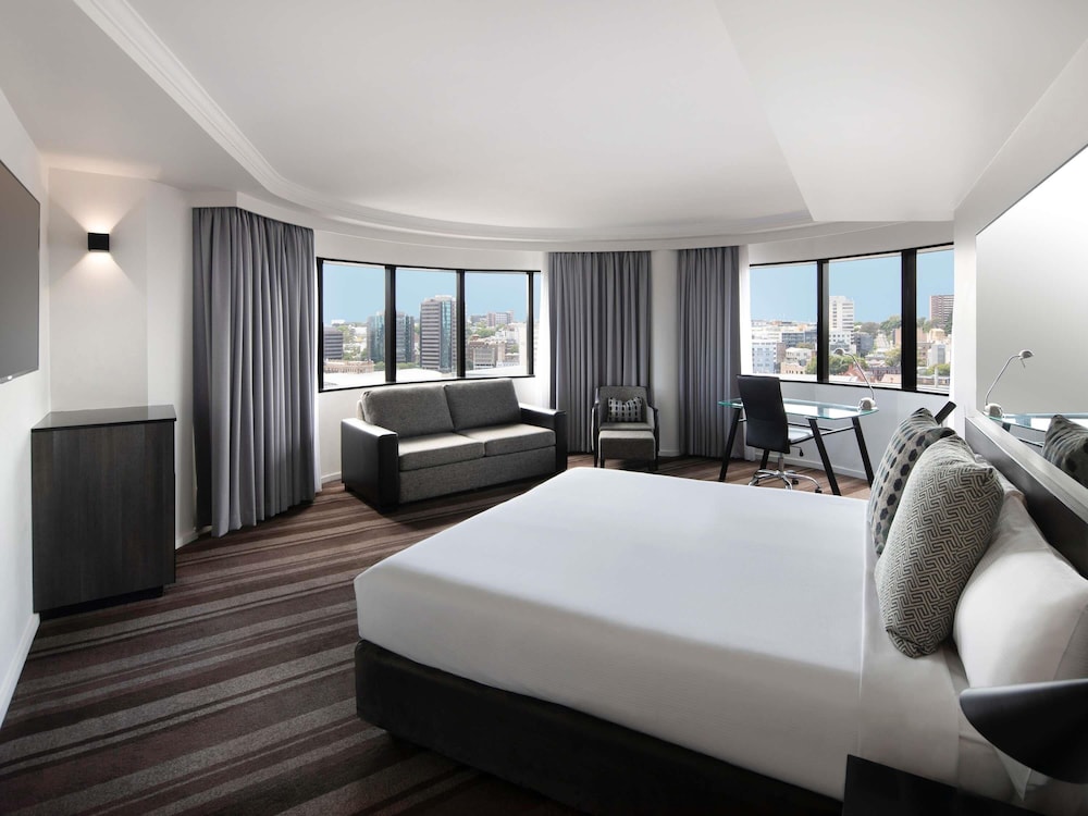 DELUXE, KING BED, CITY VIEW
