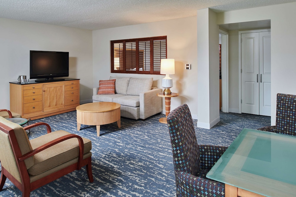 DoubleTree by Hilton Hotel Berkeley Marina 53/83