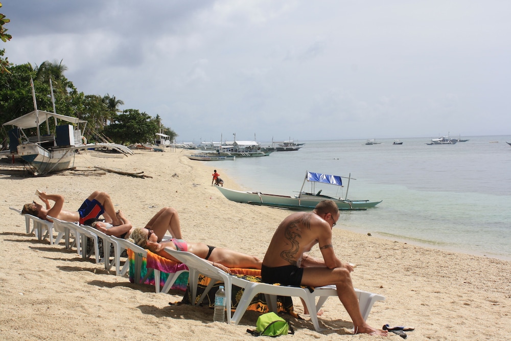 BLUE CORALS BEACH RESORT 56/66