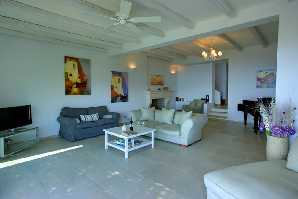 Monambeles Villas 41/76