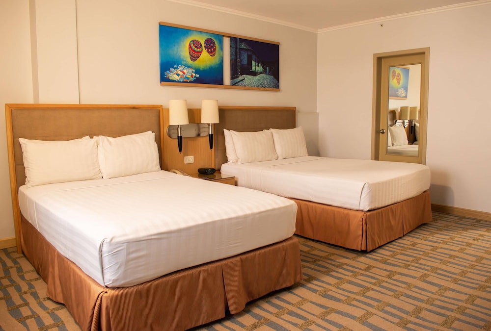 Upgrade, Queen Bed