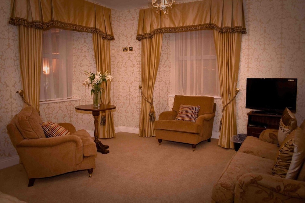 CAHIR HOUSE HOTEL 33/54