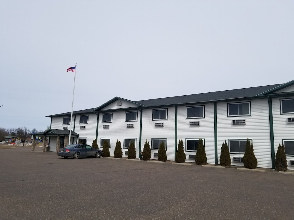 AmeriVu Inn and Suites-Stanley 4/47