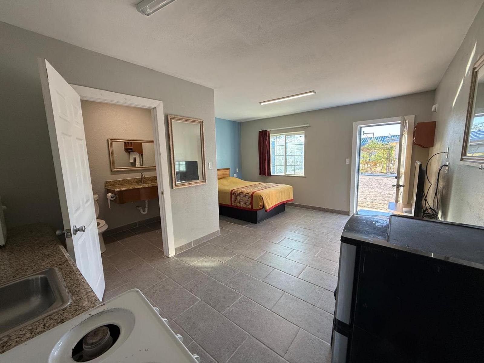 Bel-Air Motel 12/23