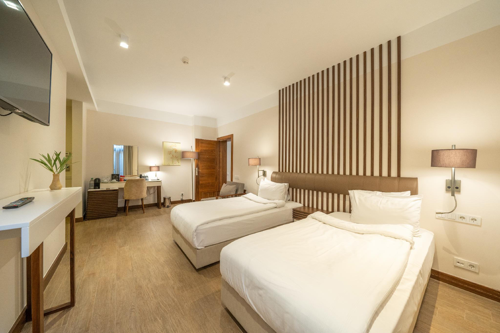 Family, King and Twin Beds, Garden View