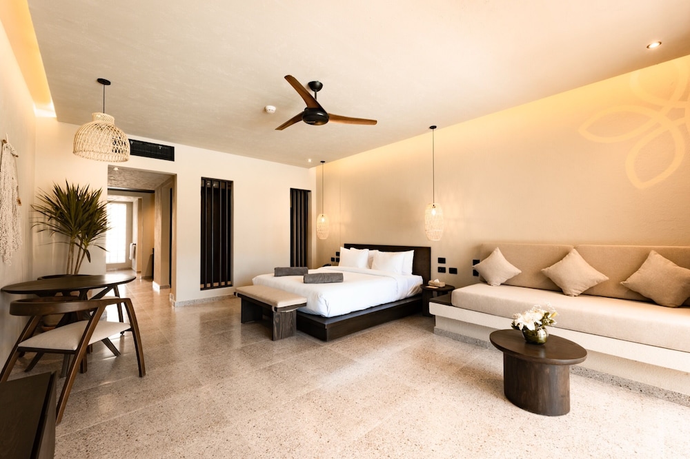 Swim Up, Beach, Suite, King Bed, Sea Front