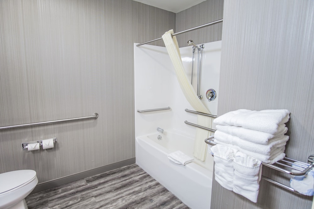 Best Western Plus Berkshire Hills Inn & Suites 16/41