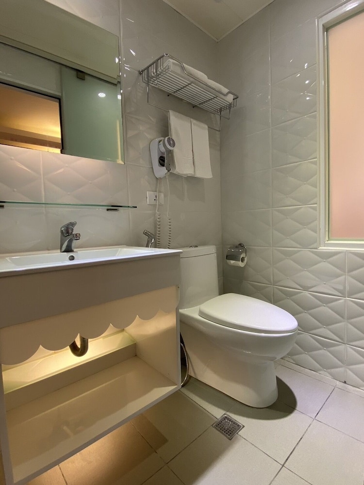 Economy, Double Bed, No Window، 191 Hotel 6/9