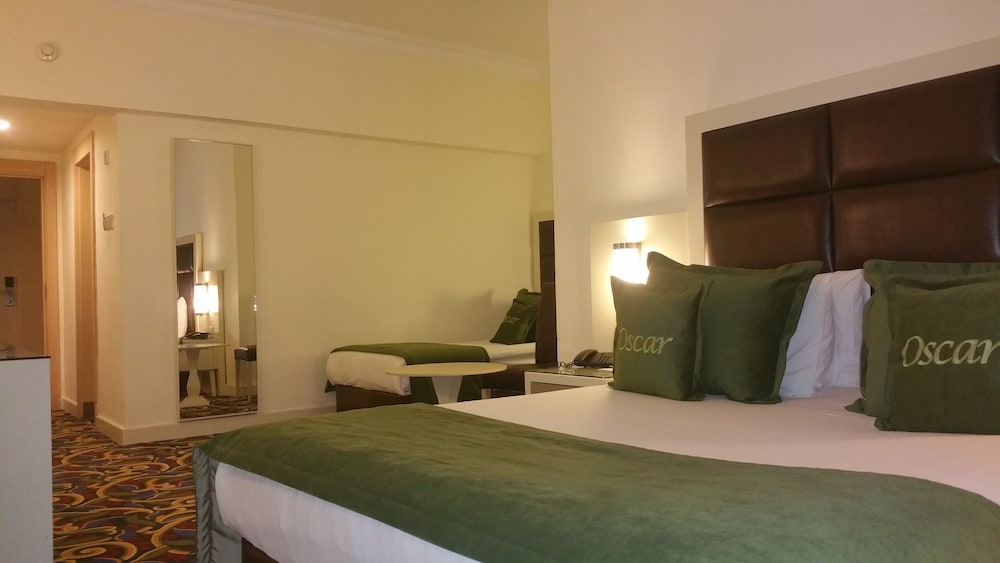 Oscar Resort 8/50