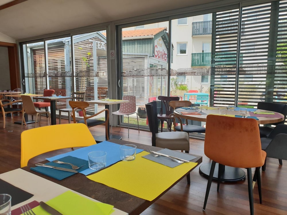 Hotel les Genets 35/50