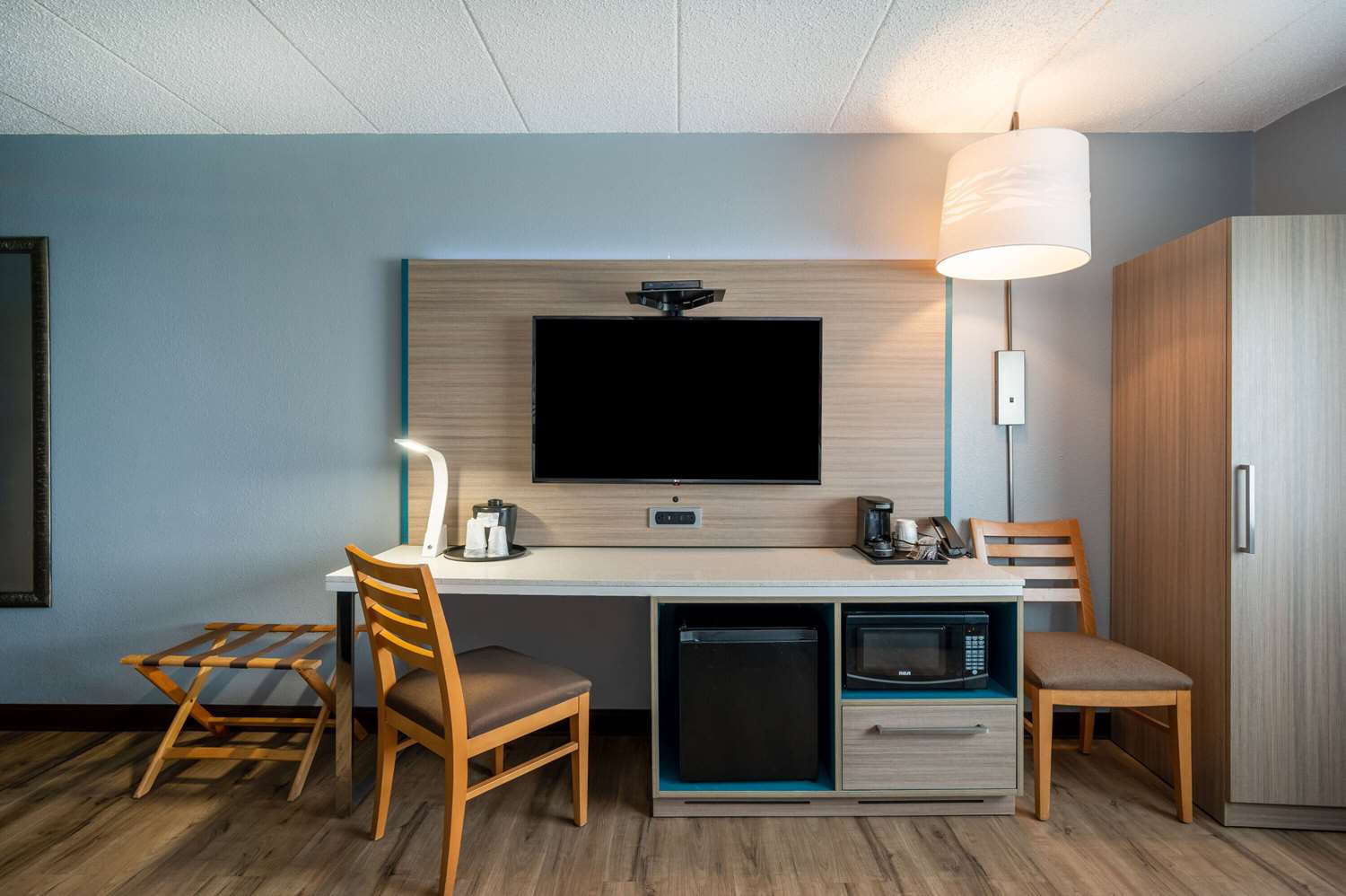 AmericInn by Wyndham Eau Claire 21/28