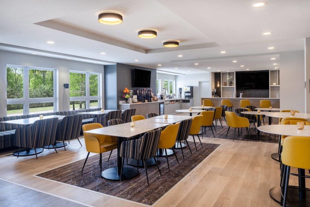 Microtel Inn & Suites by Wyndham Kanata Ottawa West 42/50