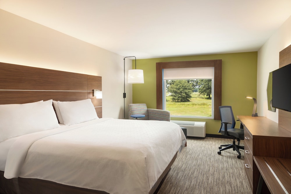 Holiday Inn Express Hotel Suites Searcy 19/50