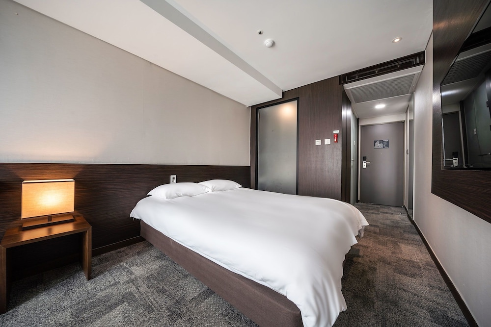 Golden Tulip Jeju Seongsan 36/68