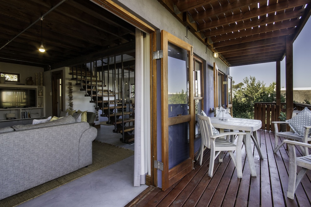 A Hilltop Country Retreat 28/50
