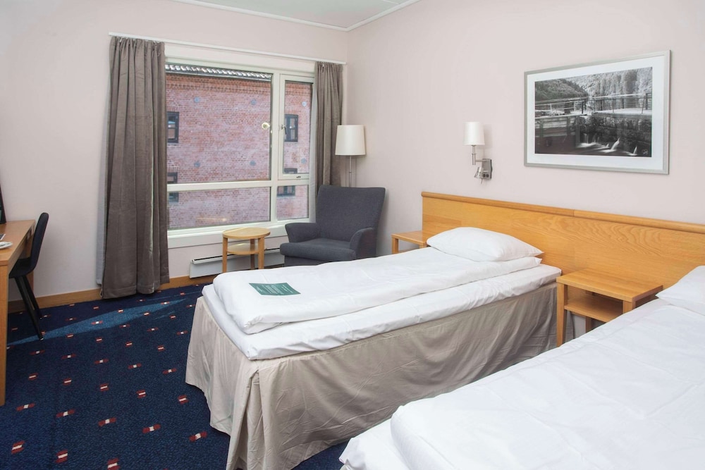 Standard, Twin Beds