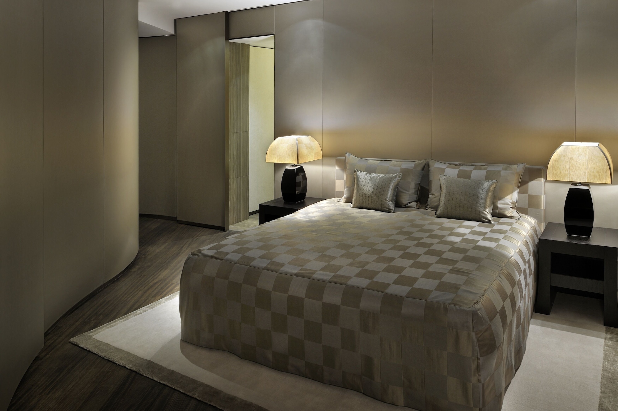 ARMANI, EXECUTIVE, SUITE, FOUNTAIN VIEW
