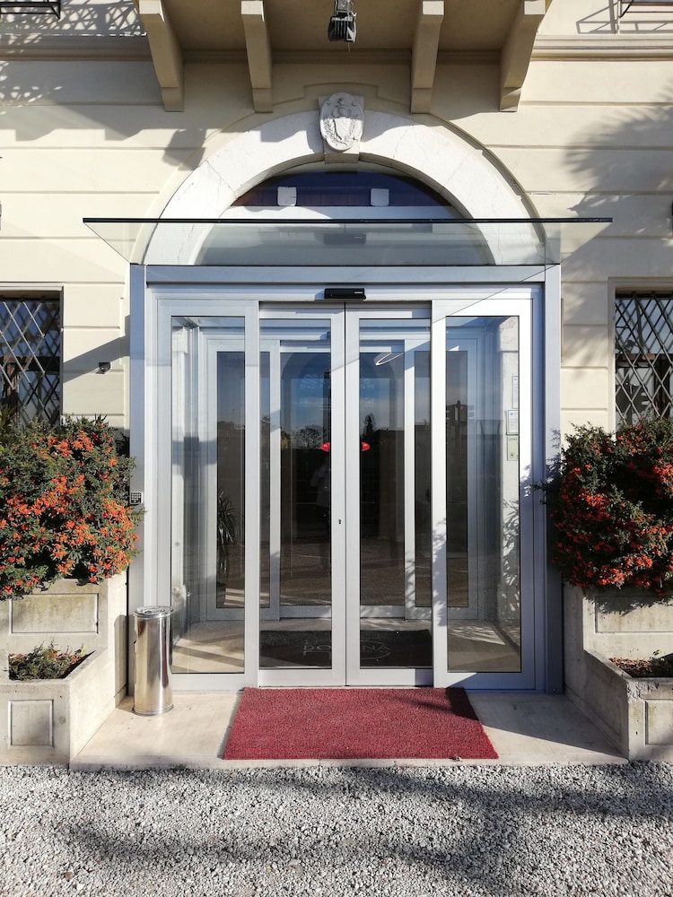 Dogana Hotel 2/65