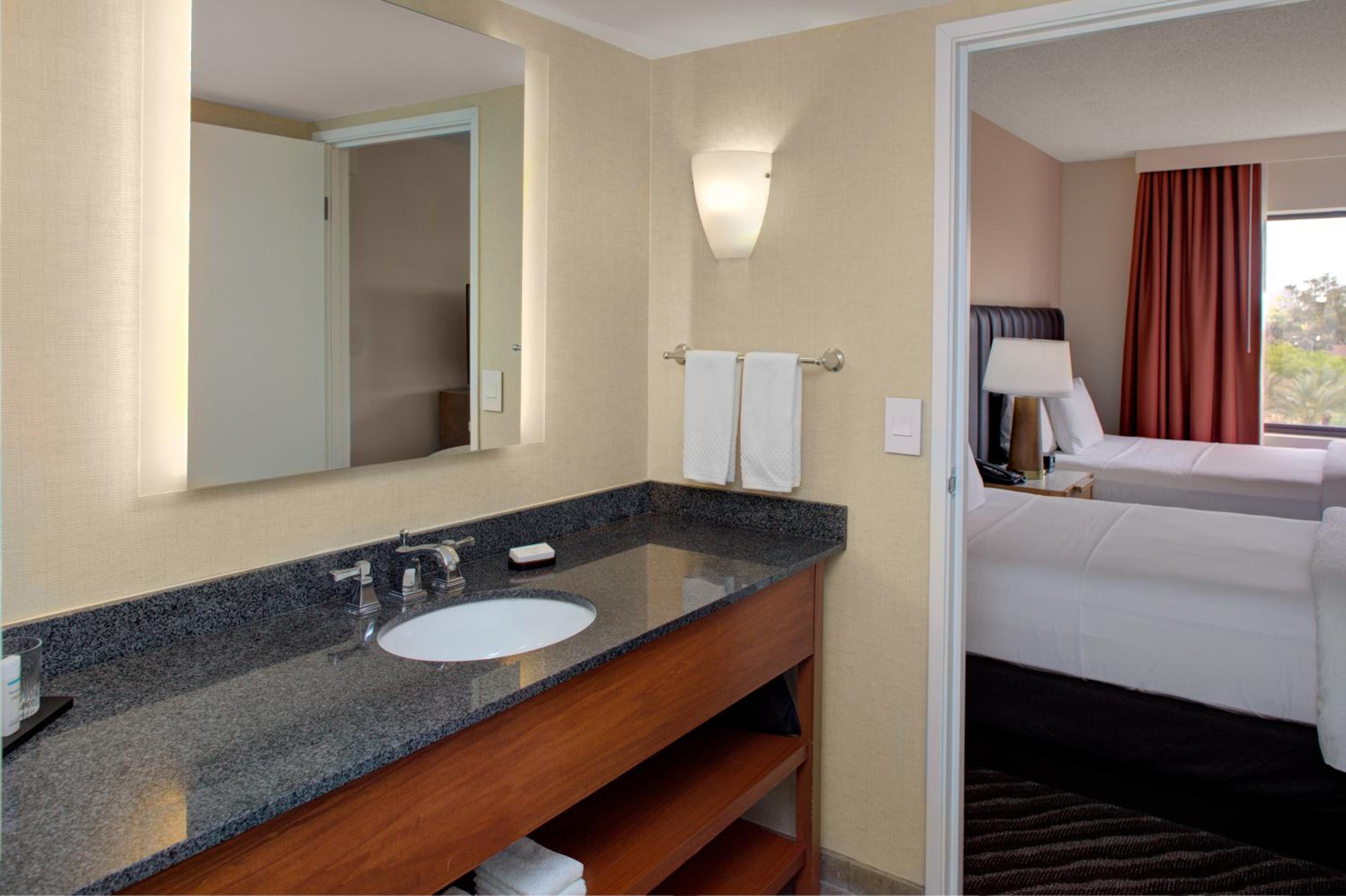 1 BEDROOM, SUITE, KING BED, ACCESSIBLE