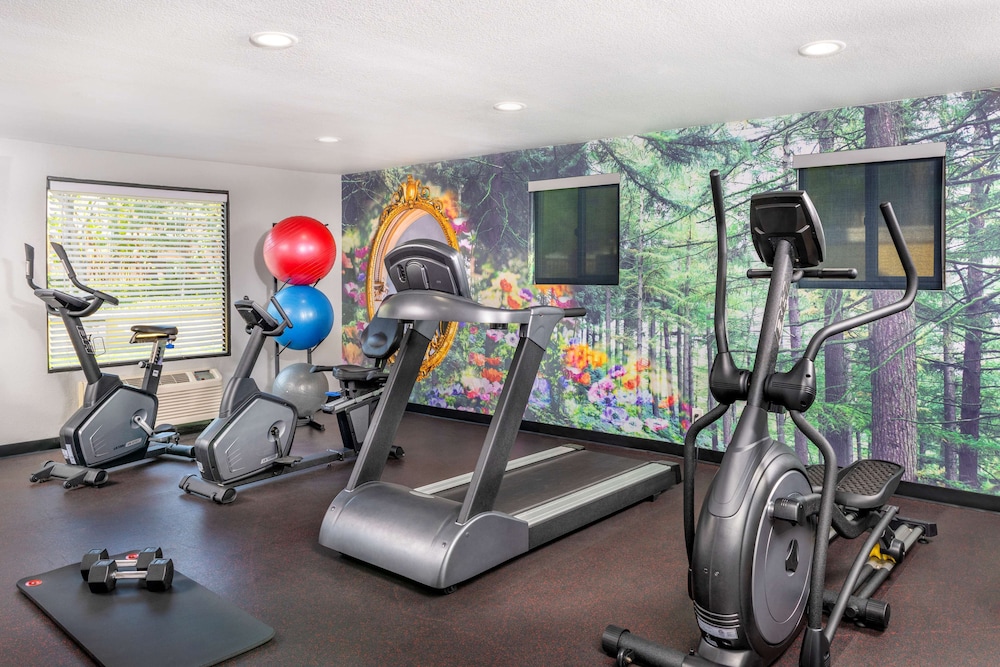 Best Western Plus Raffles Inn & Suites 20/34