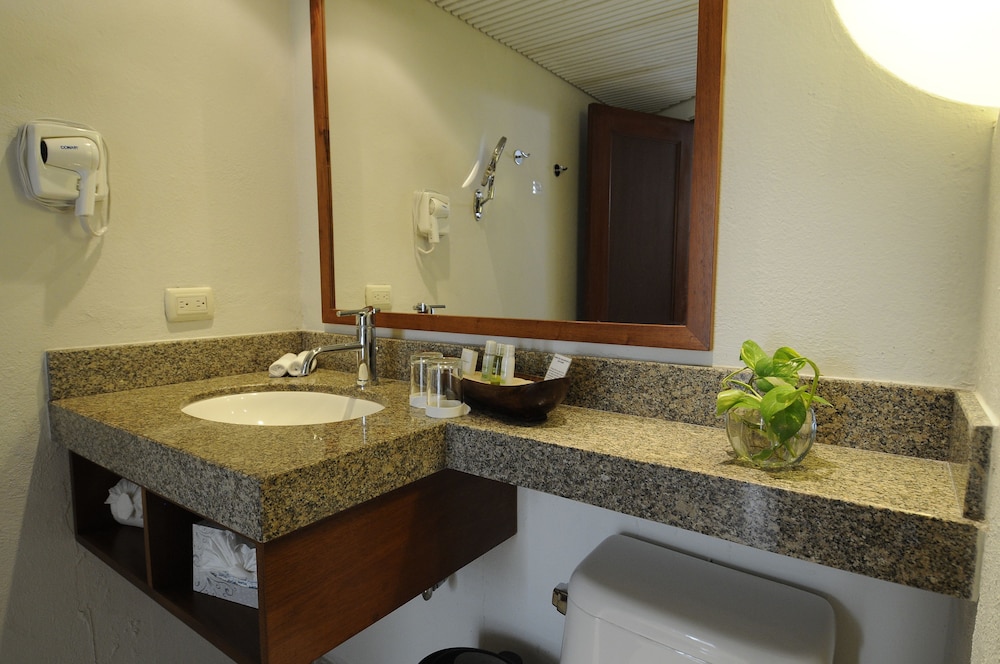 Playa Palms Hotel 67/69