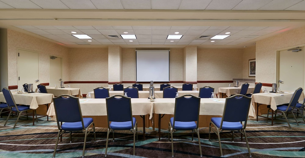 Hilton Garden Inn Charlotte - Uptown 56/58