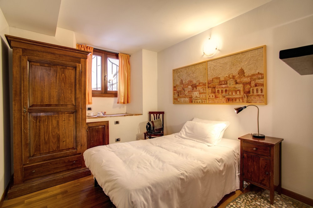 RESIDENZA DOMIZIA 12/28